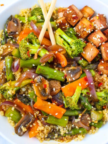 Quinoa stir-fry with vegetables cover photo