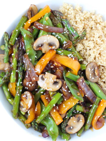 Bowl of quinoa vegetable stir fry with sesame seeds