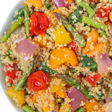 Bowl of vegan roasted vegetables with quinoa