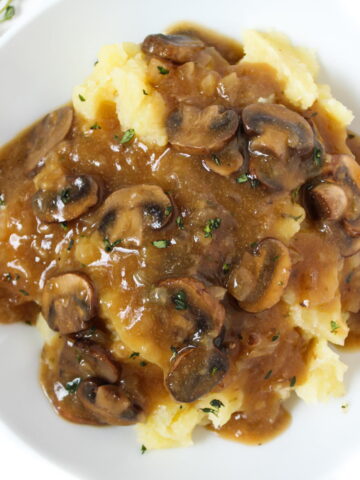 Vegan gravy with mushrooms and onion