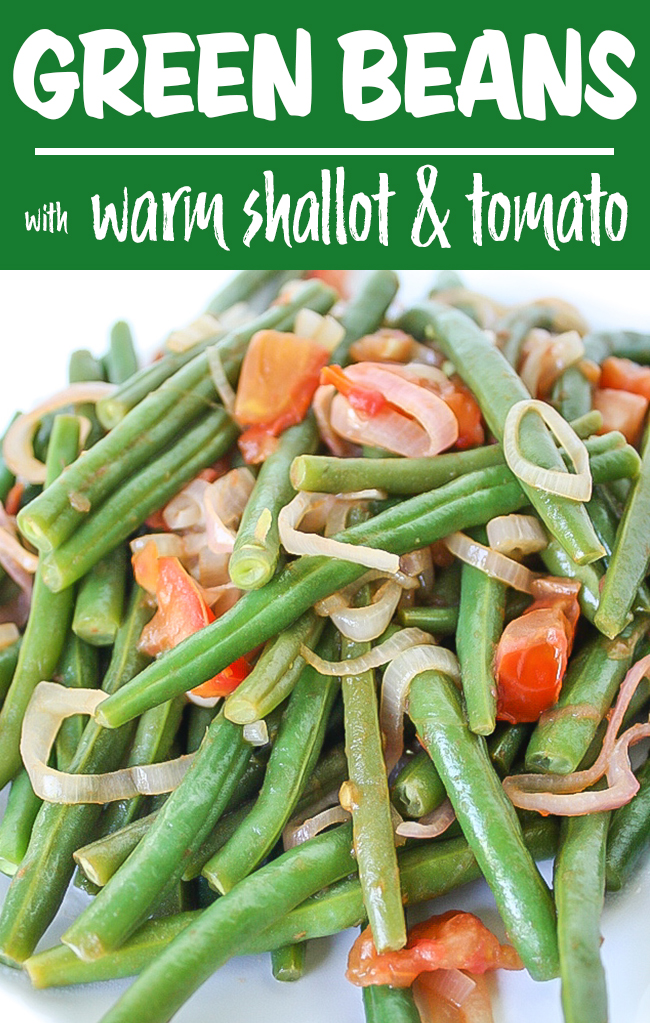 Vegan green beans with shallot and tomato