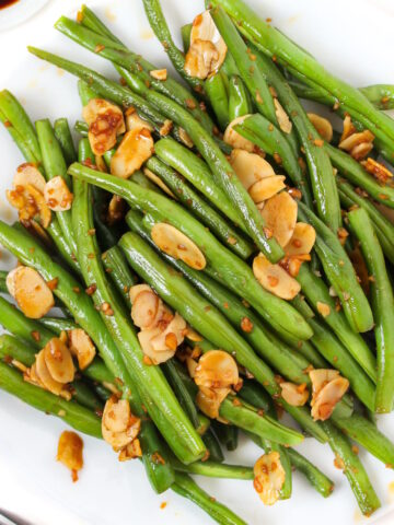 Green beans with almonds and garlic