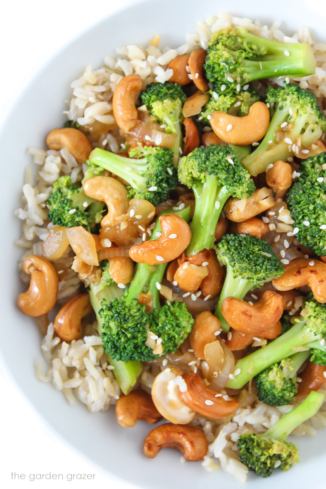 Broccoli Cashew Stir-Fry (Oil-Free!) | The Garden Grazer