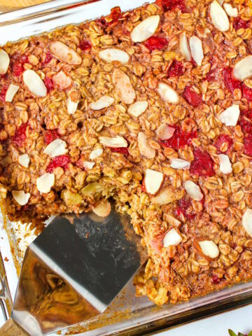 Strawberry baked oatmeal cover photo