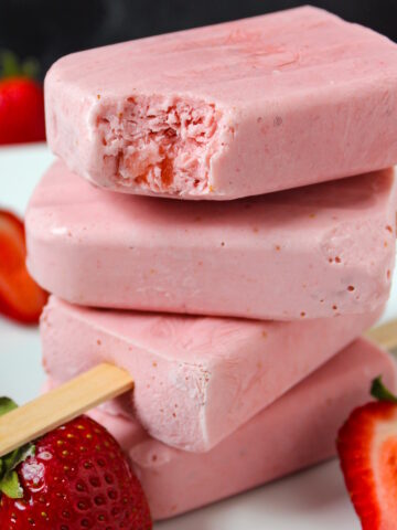Strawberry cream popsicles cover photo