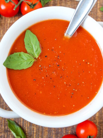 Vegan tomato soup cover photo